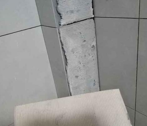 通川瓷砖空鼓维修公司分享下厨房瓷砖脱落的补救措施。